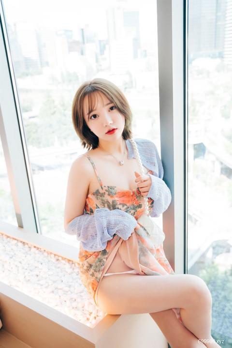 Son Ye-Eun - Lover in Hotel